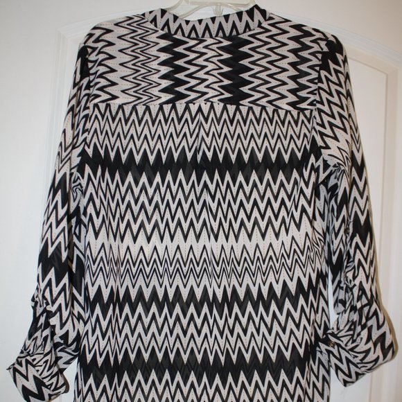 Dizzire blouse.  Size large. - Picture 2 of 4